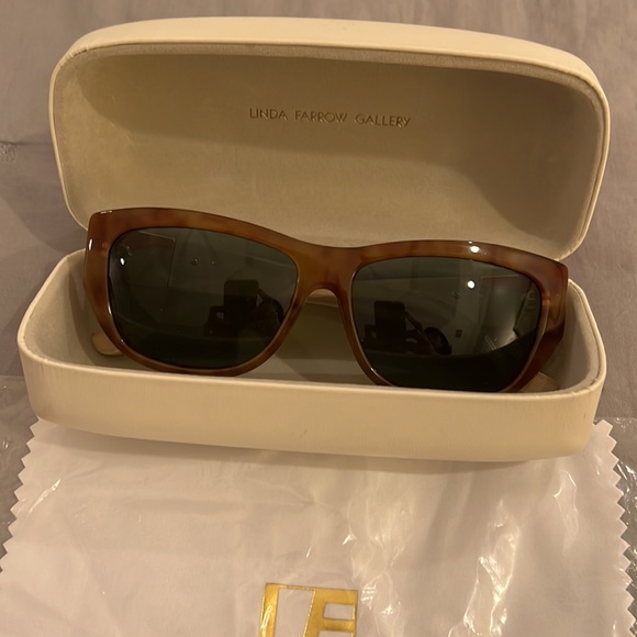 🔥HP🔥LINDA FARROWxTHE ROW. Light tortoise frames+leather wrapped earpieces. - Picture 4 of 15